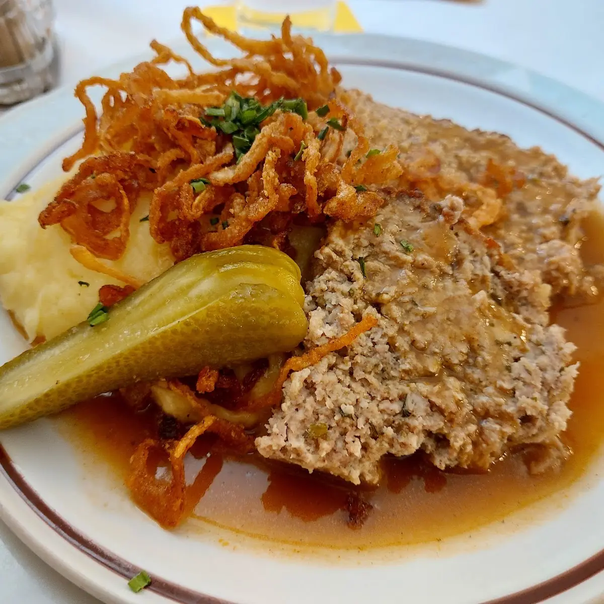 Faschierter Braten Mit Erdäpfelpüree Und Röstzwiebel