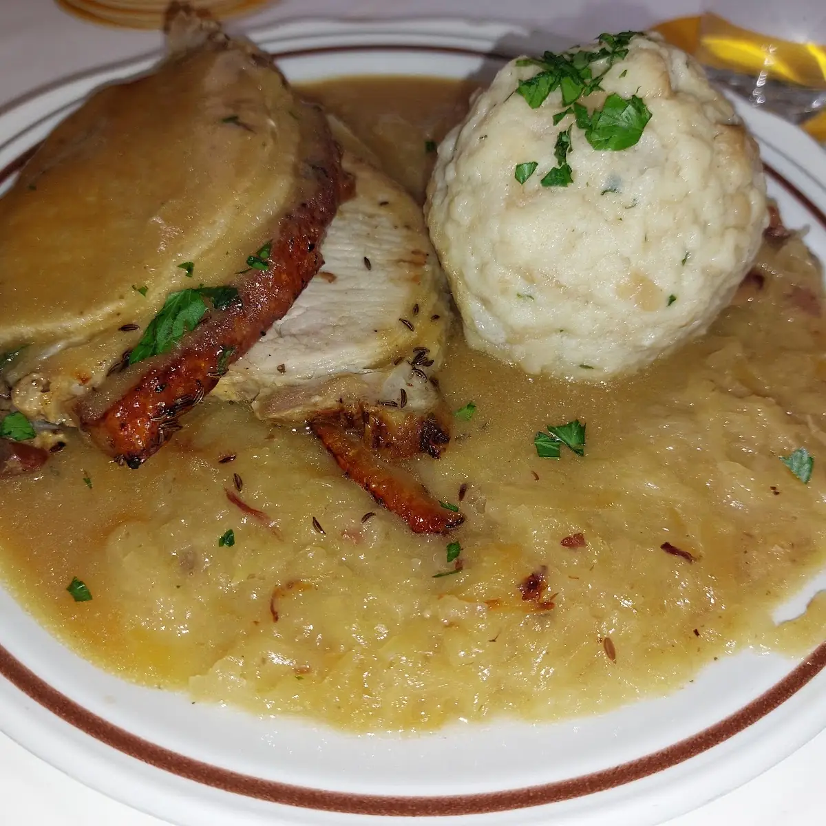 Schweinsbraten Mit Kraut Und Knödel
