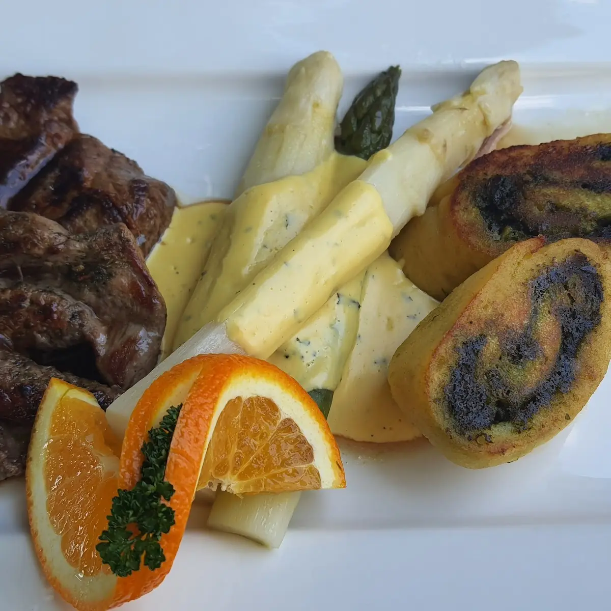 Tehmrdaillon Mit Spargel