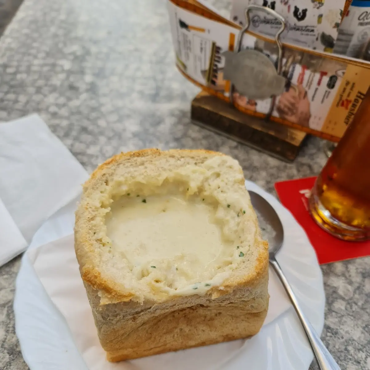 Knoblauchcremesuppe Im Brotlaib