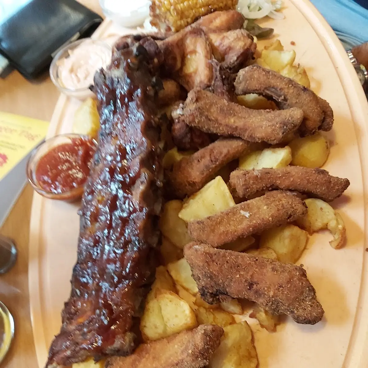 Spare Ribs Mit Braterdäpfeln & Saucen Typisch Centimeter