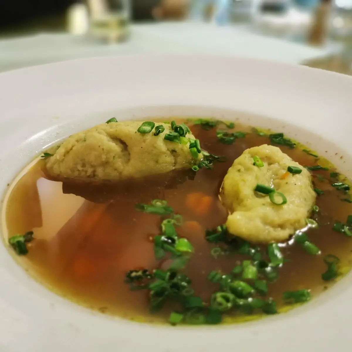 Kräutergriesnockerl Suppe