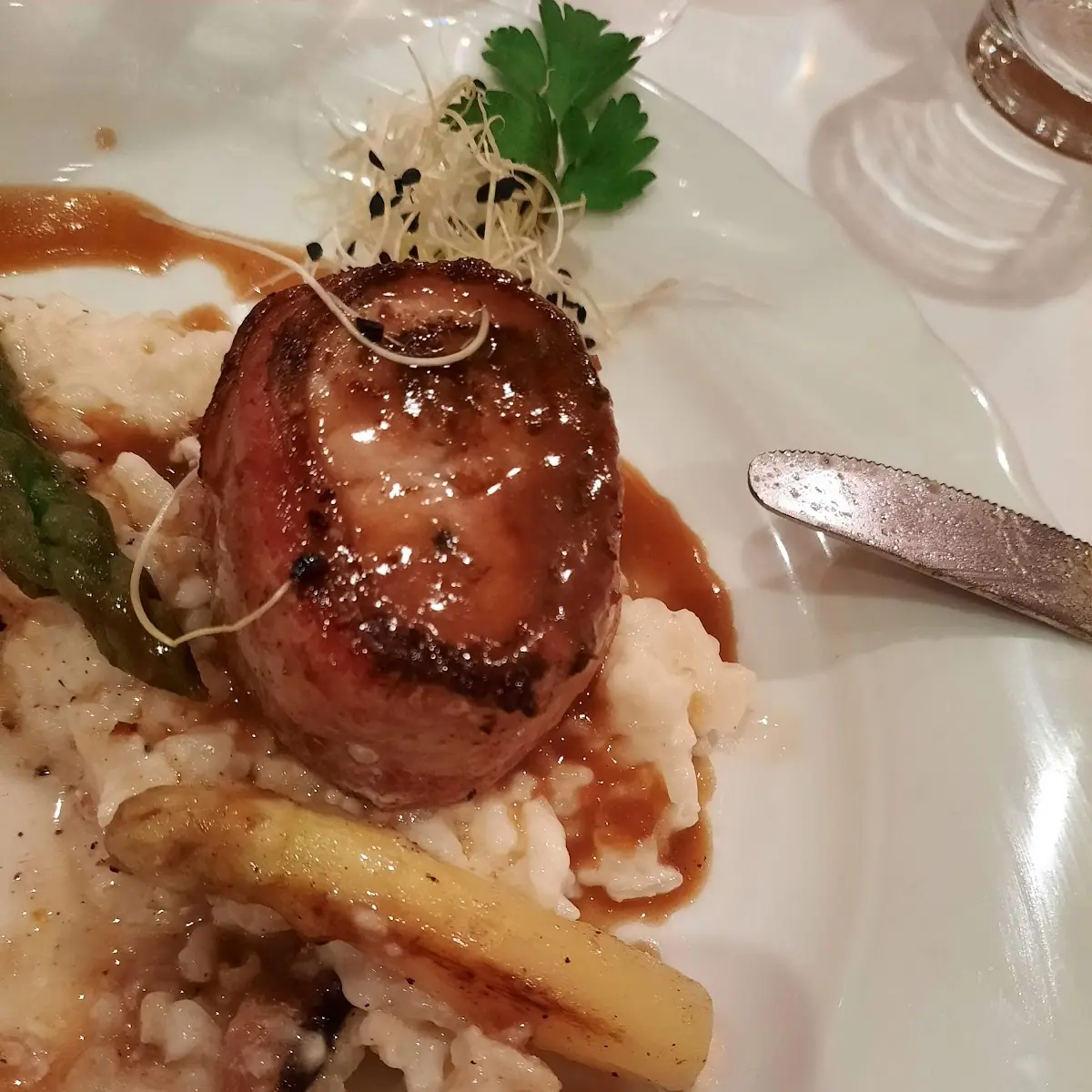 Kalbsfilet Im Speckmantel Mit Spargelrisotto