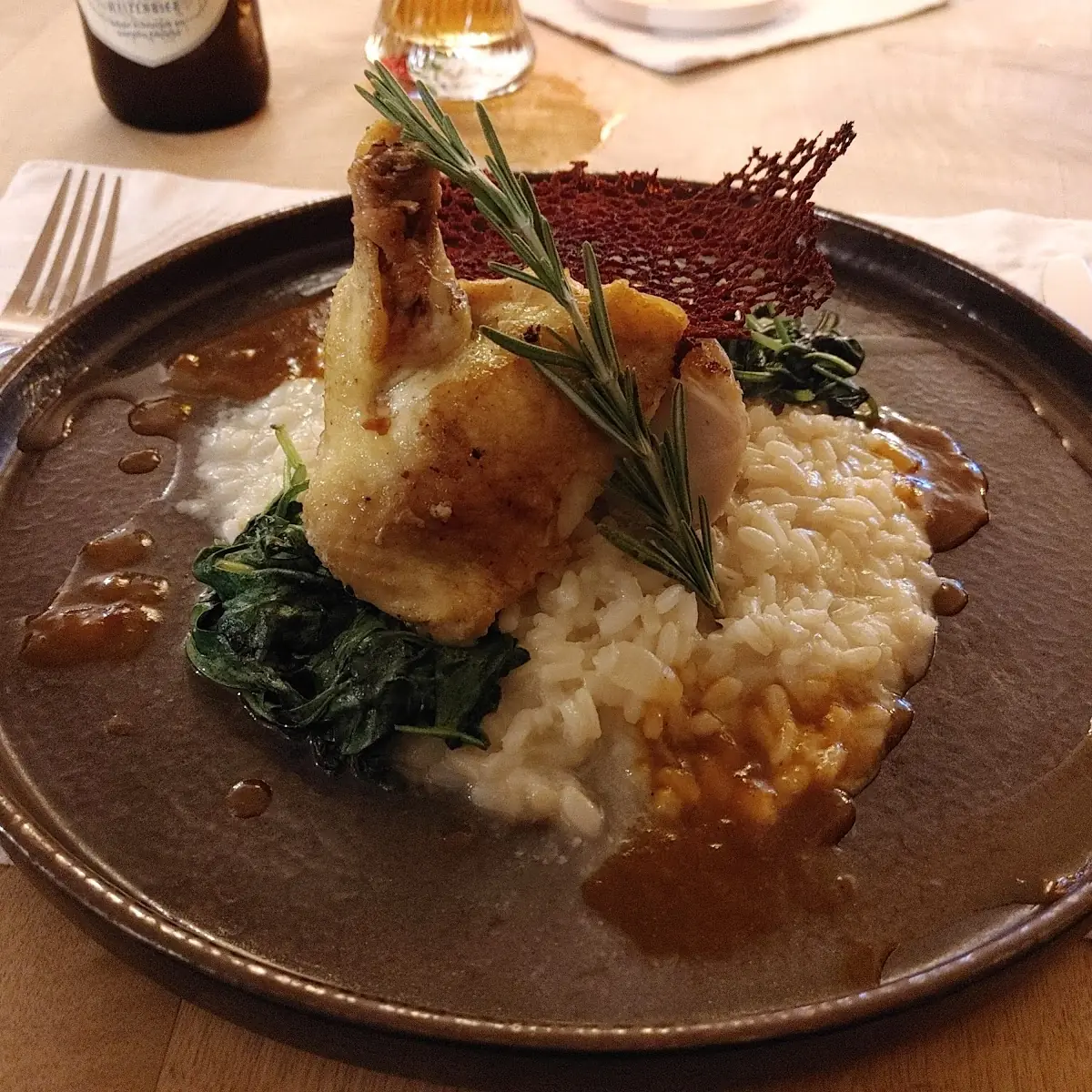 Maishuhn Mit Risotto Und Blattspinat