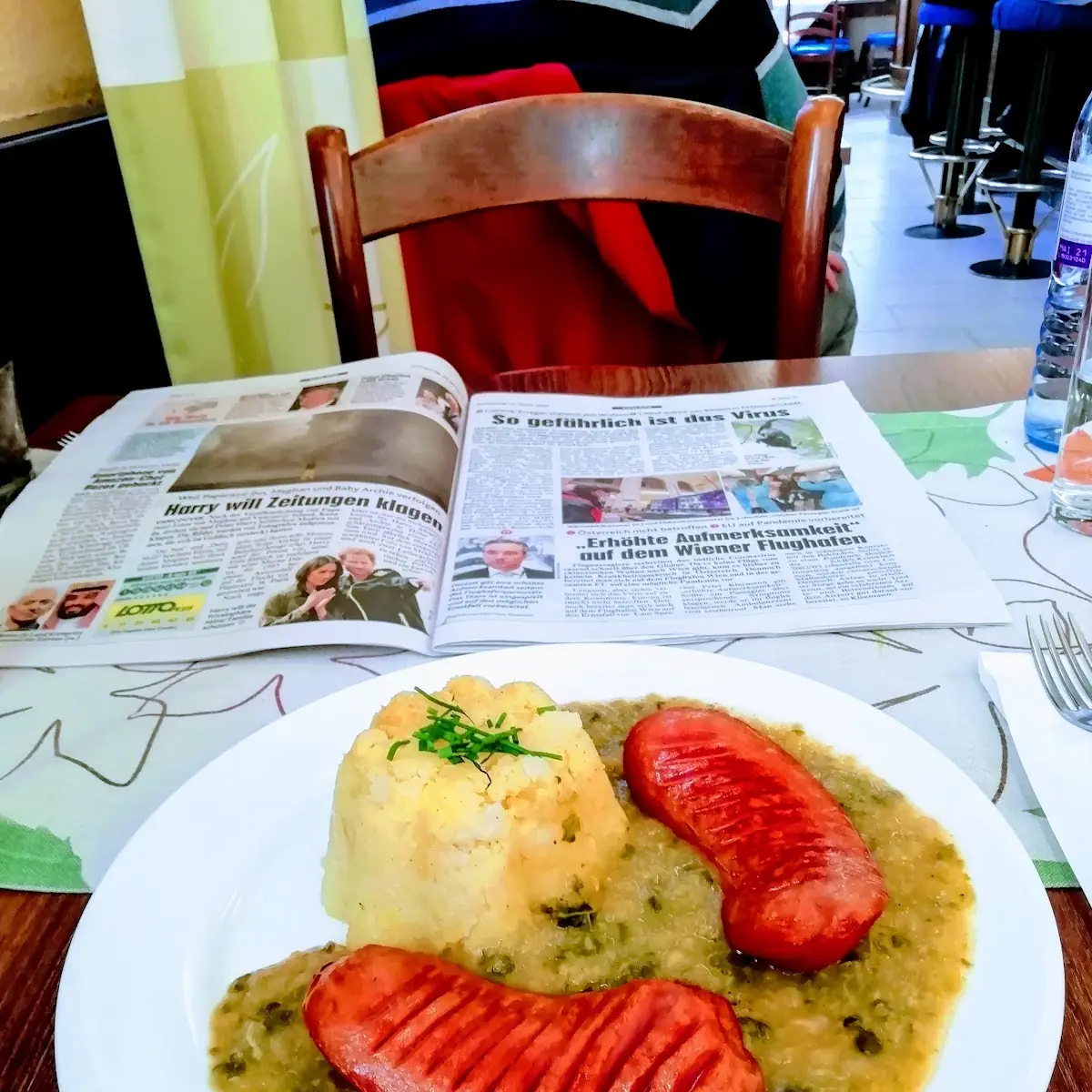 Augsburger Mit Gemüse Und Rösti