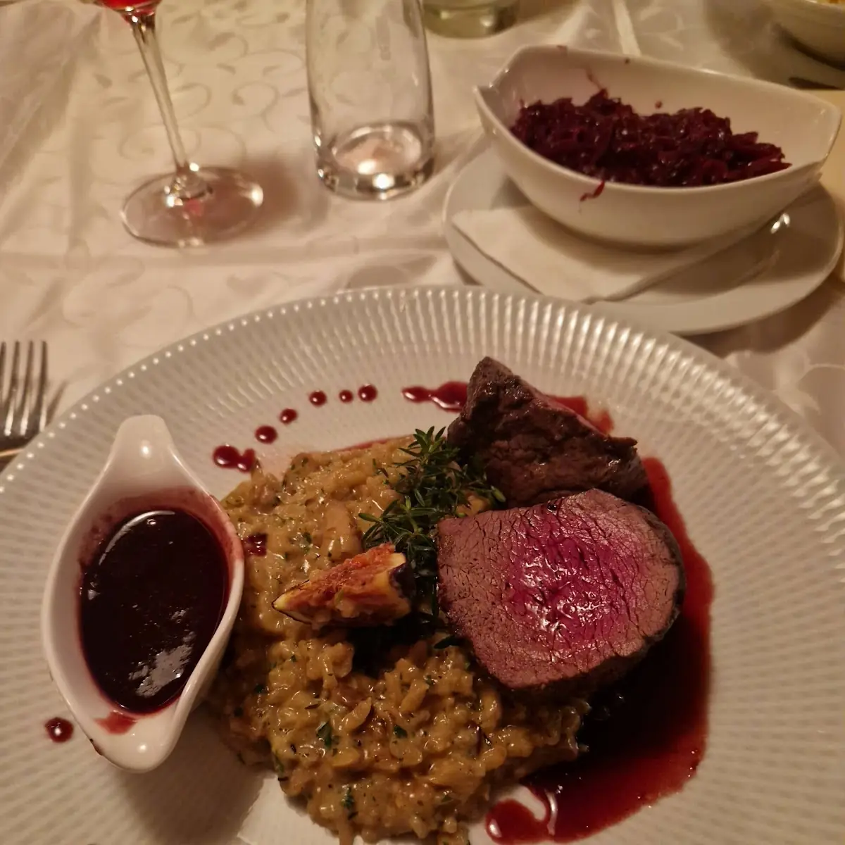 Hirschrücken Auf Pilzrisotto