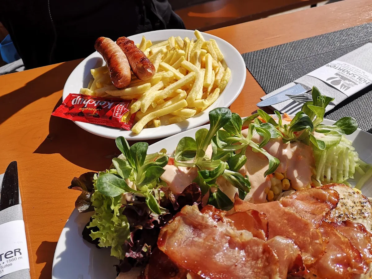 Bernerwürstel Und Halsmarter Stesktoast
