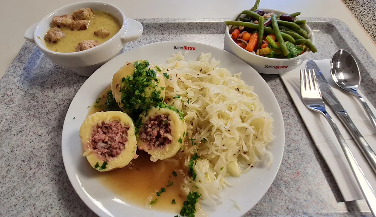 Bauernknödel Mit Krautsalat & Saft'l