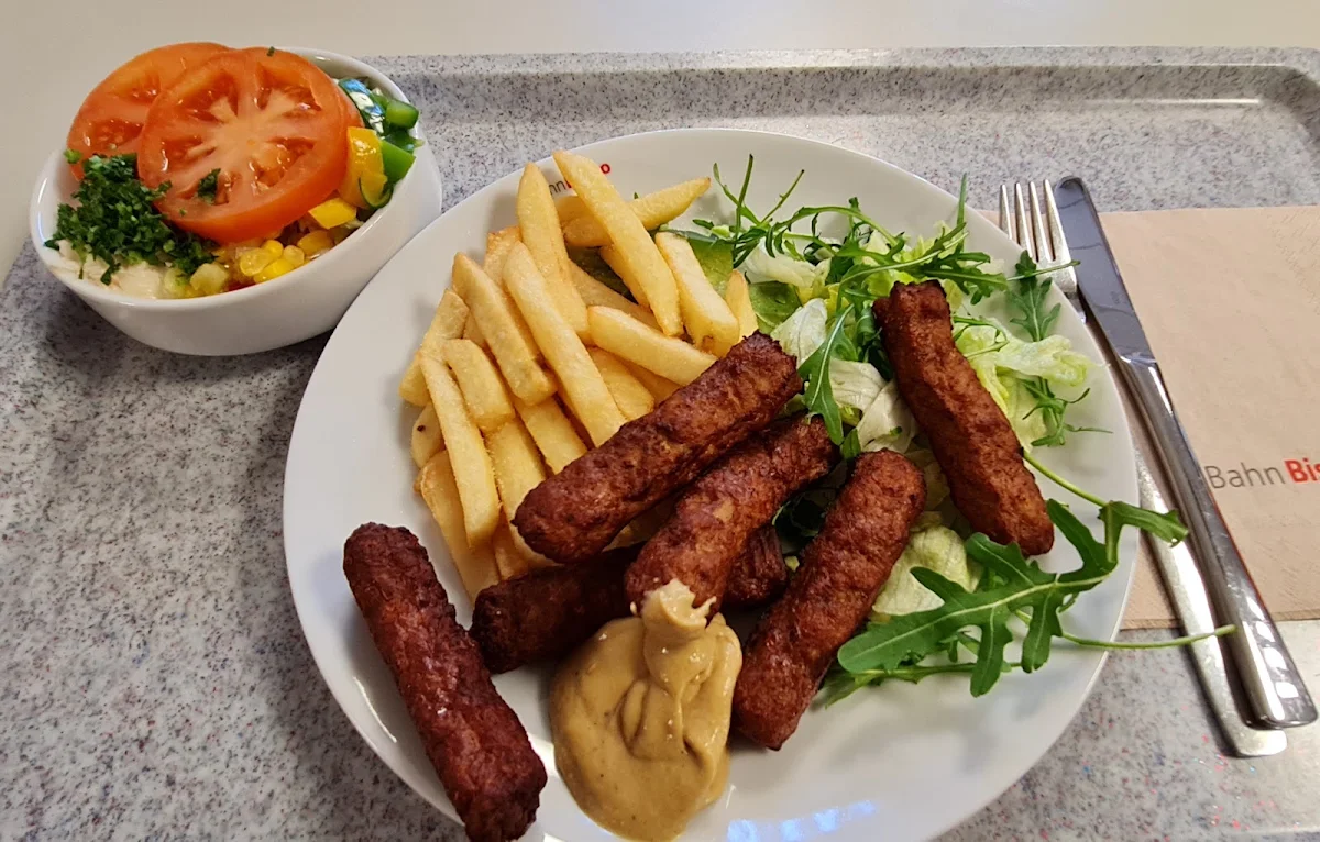 Ćevapčići Mit Pommes