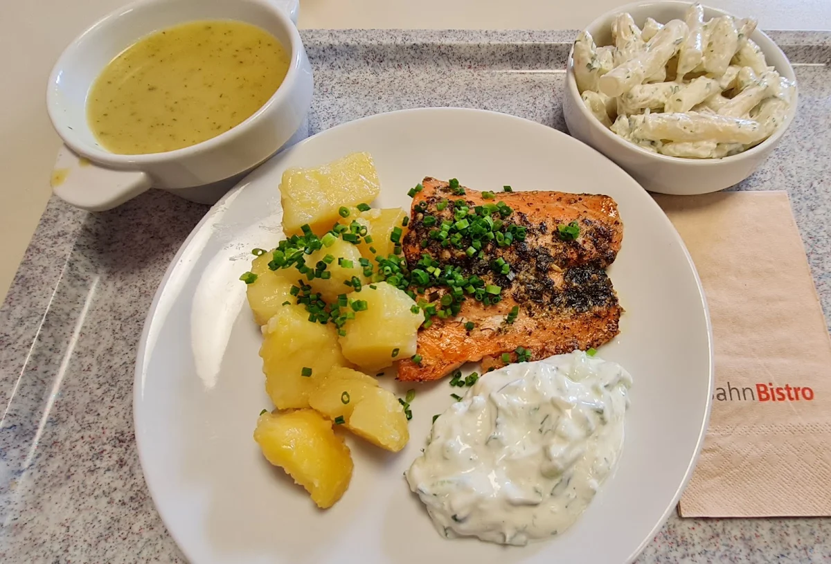 Gewürzlachs Mit Kartoffeln & Tzatziki