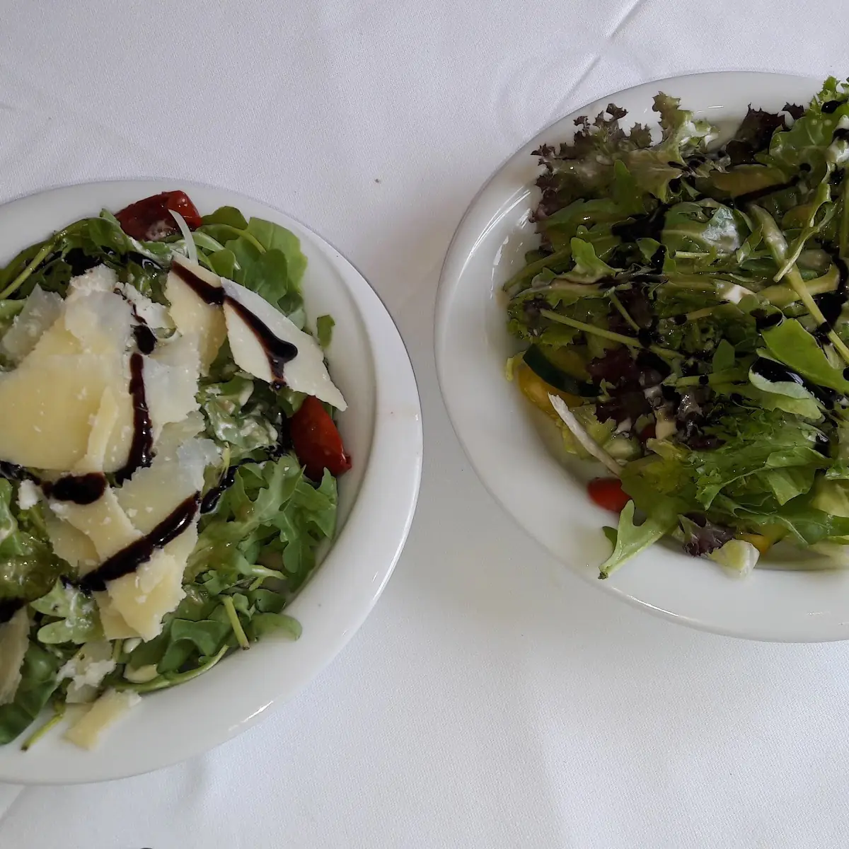 Gemischter Salat Und Grüner Salat