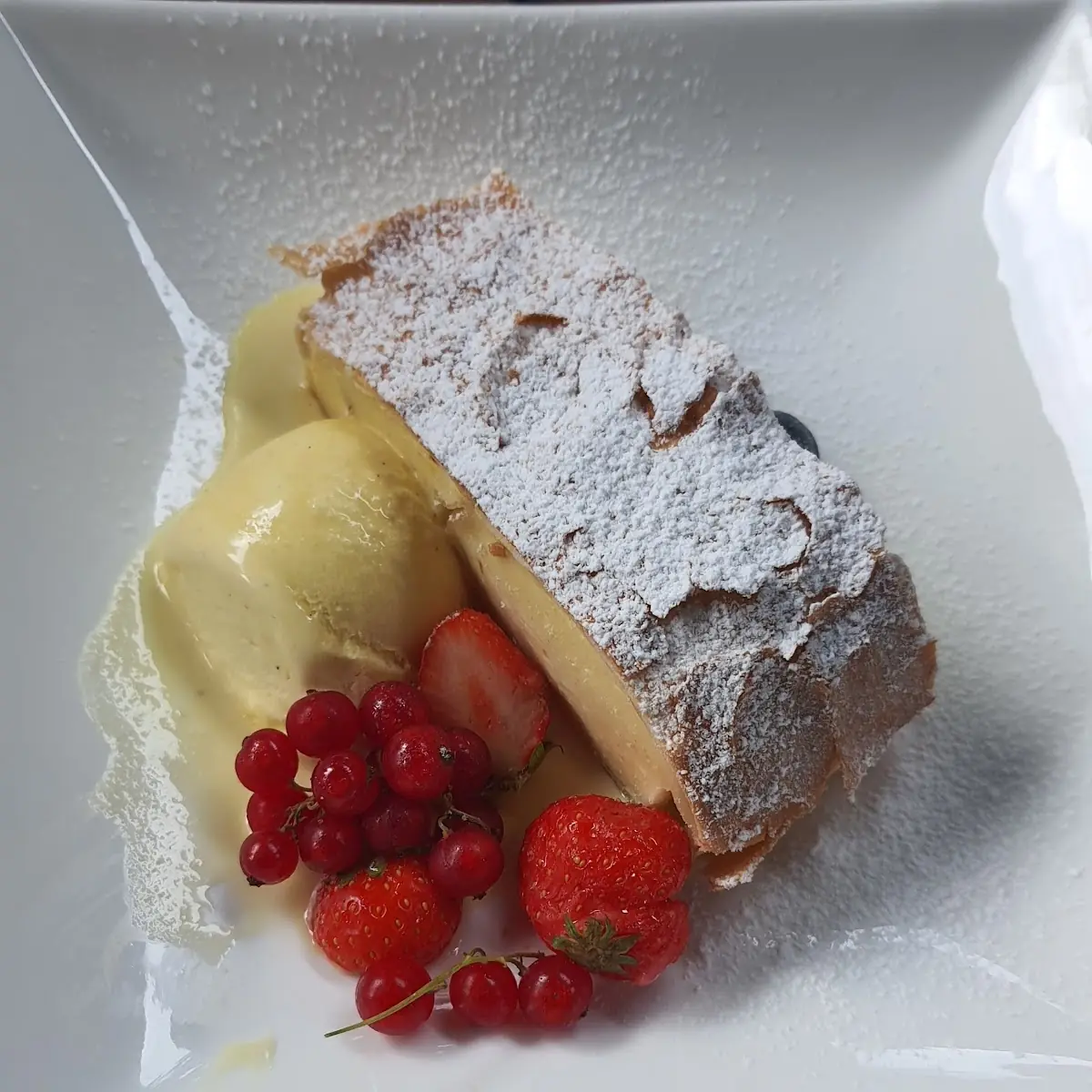 Apfel- Oder Topfenstrudel
