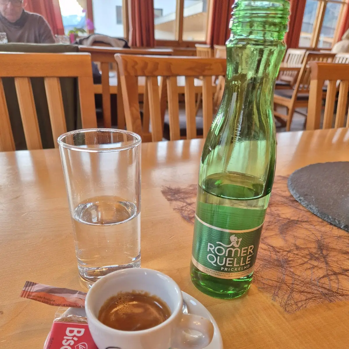 Espresso Und Mineralwasser