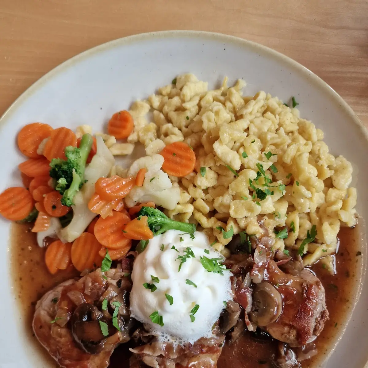 Medaillons Mit Speck-rahmpilzsauce Und Butterspätzle