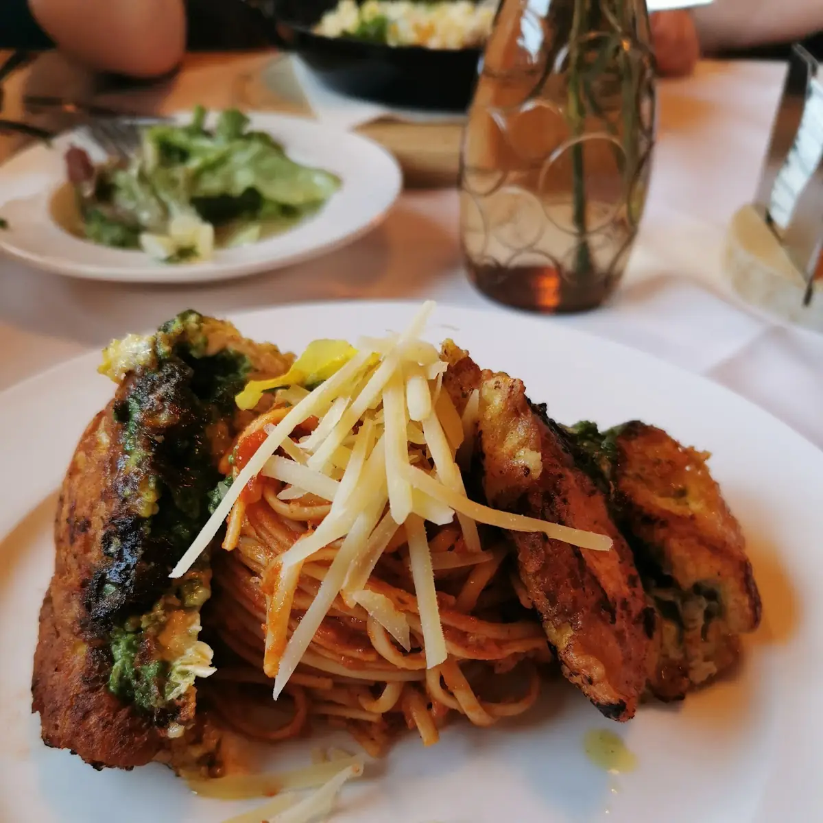 Pesto Cordon Blue Mit Tomatenspagetti