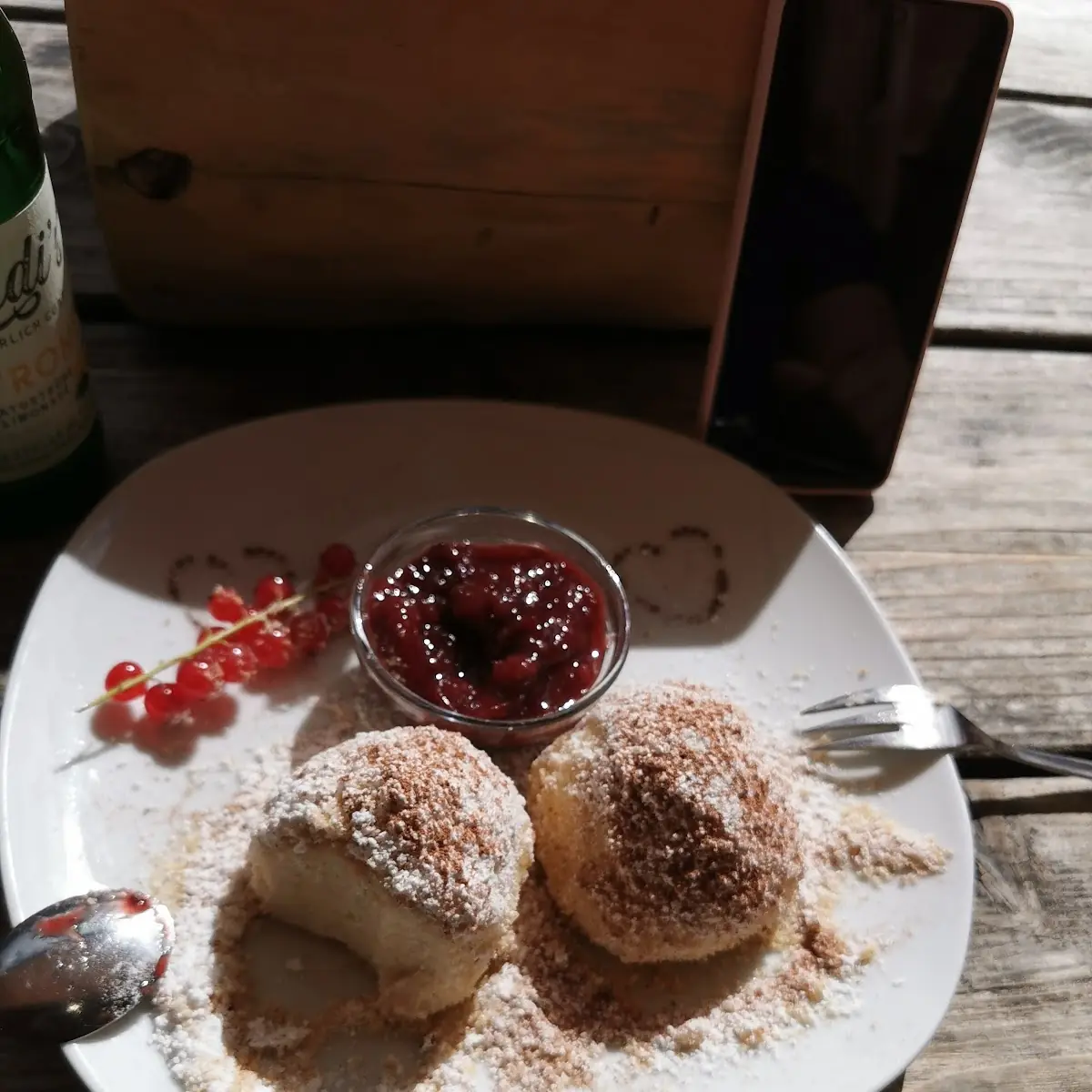 Knödel Mit Vanillesose Und Puderzucker