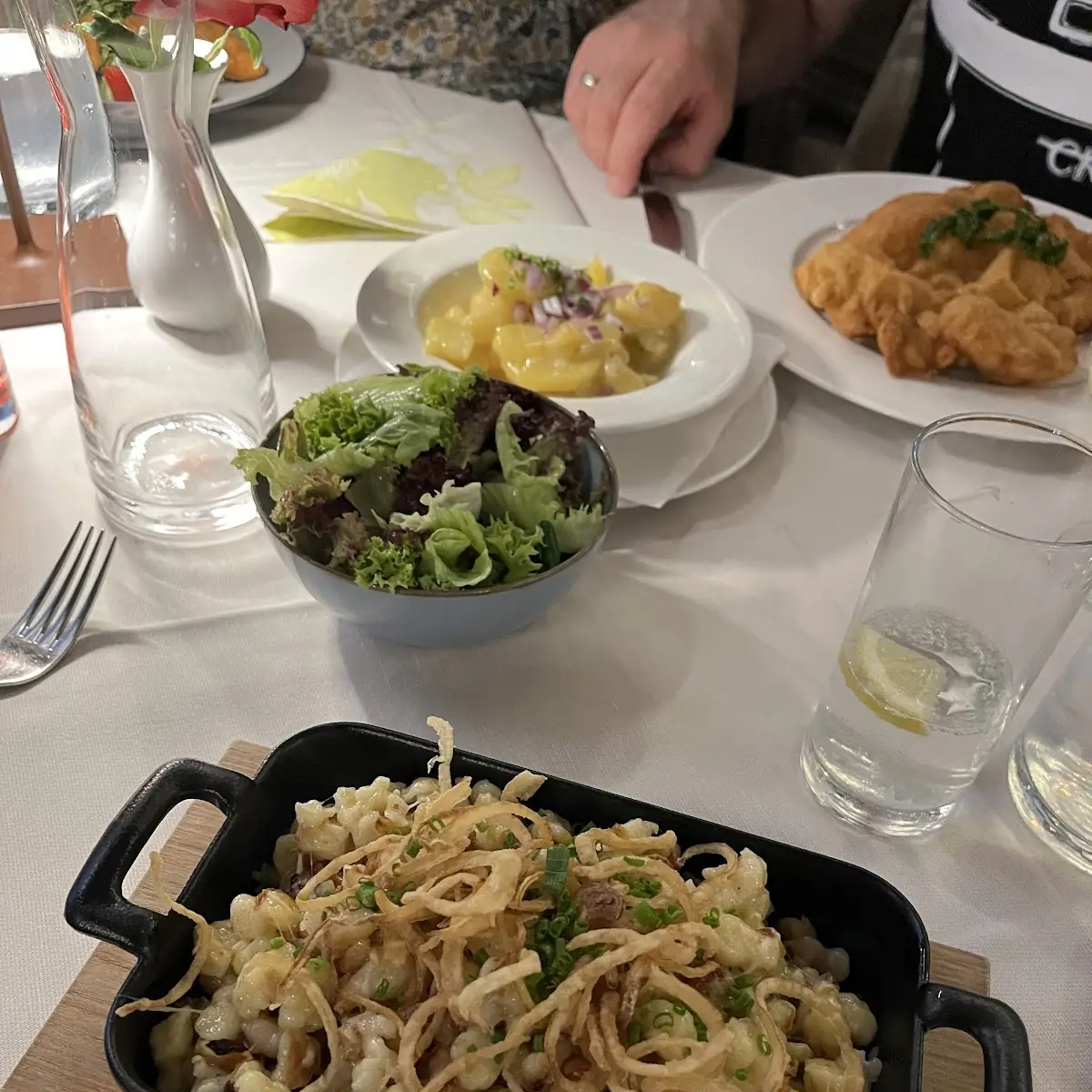 Käsespätzle Mit Blattsalat