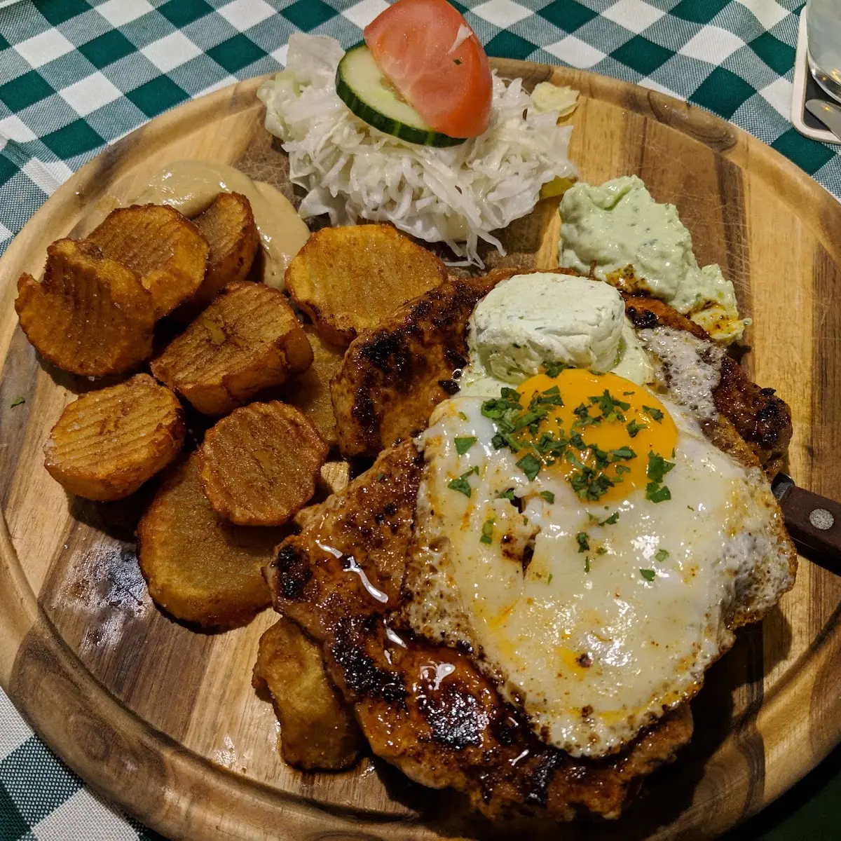 Grillkotelett Mit Spiegelei