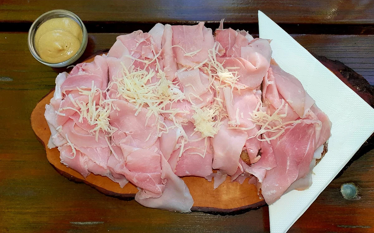 Schinkenbrot Mit Kren Und Senf