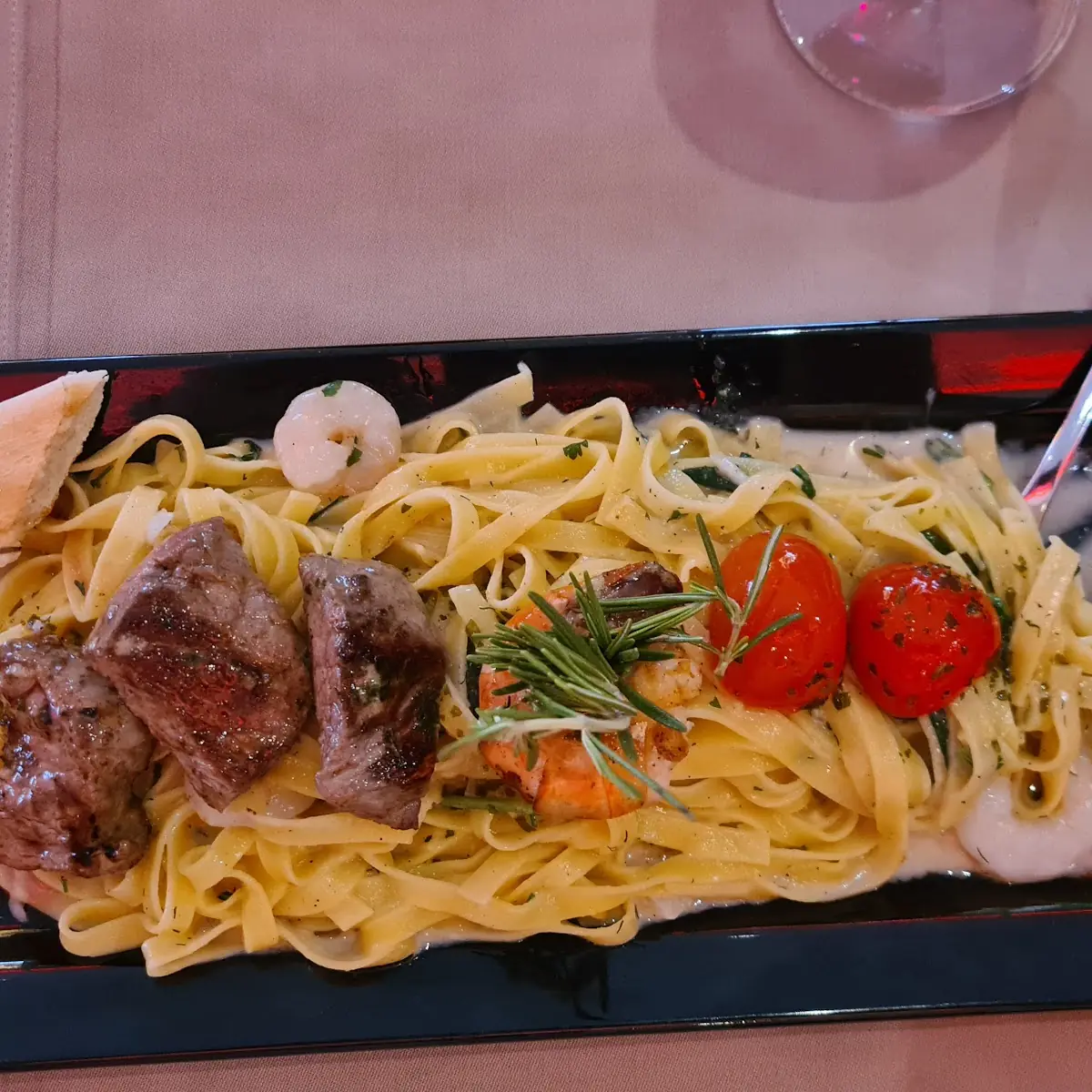 Tagliatelle Manzo E Scampi