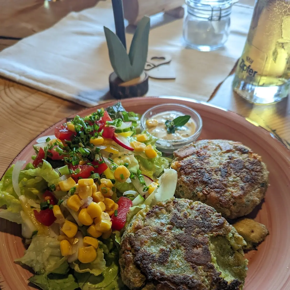 Käsepress Und Bärlauchknödel Mit Salat