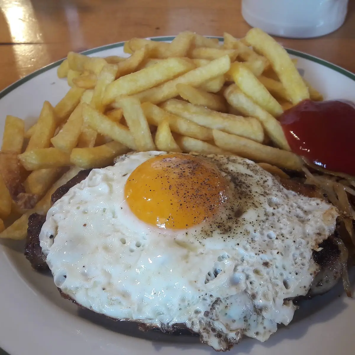 Schweinskotlett Mit Pommes