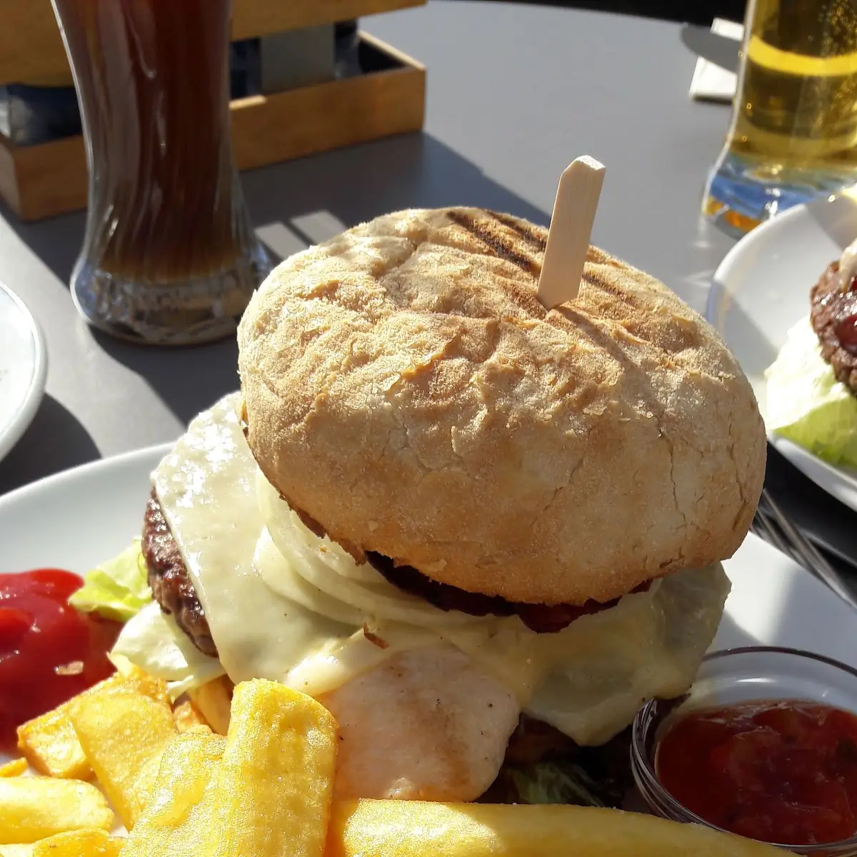 Hamburger Mit Pommes Frites