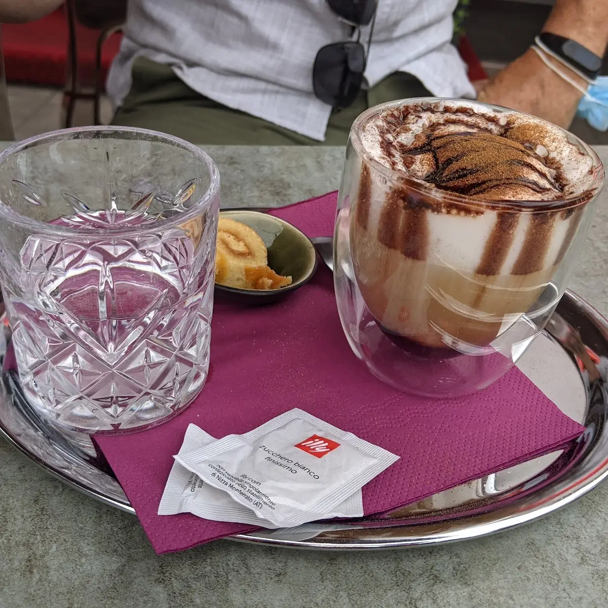 Cappuccino Mit Zimt Kakao Und Schokosauce