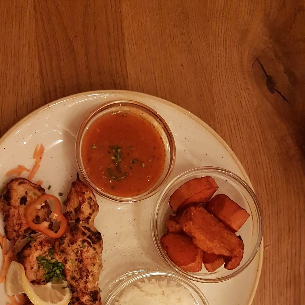 Gegrilltes Huhn Mit Ruandischer Zwiebelsauce
