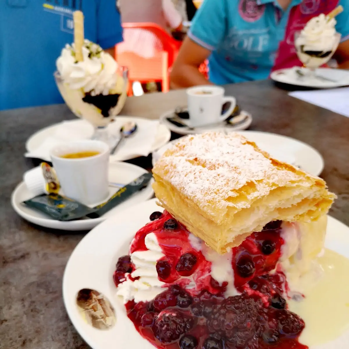Kloster-cremeschnitte Mit Waldbeeren