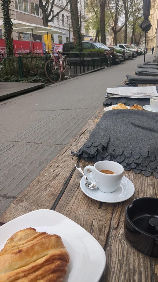 Espresso Und Franzbrötchen