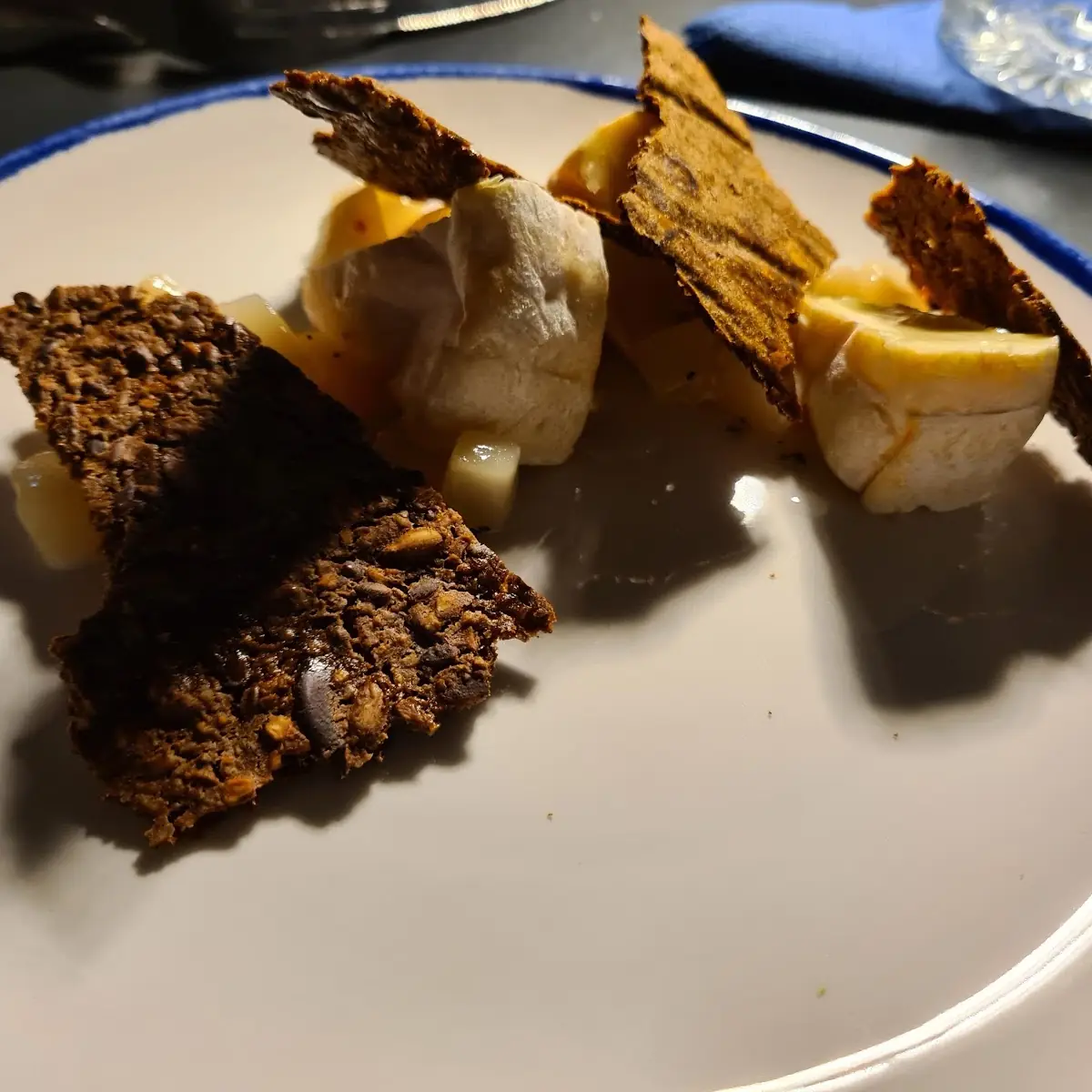 Käse Birne Erdnuss Trüffelöl