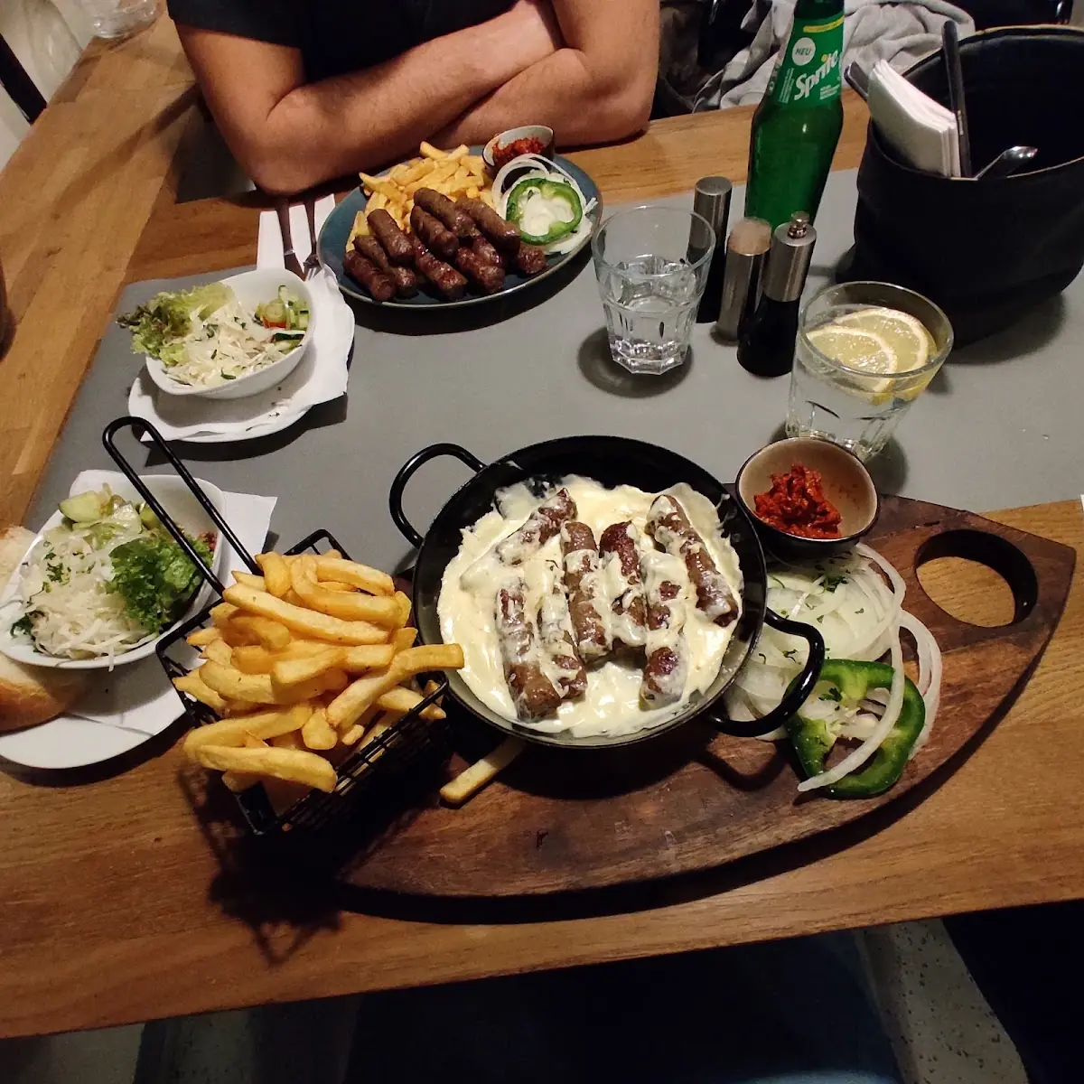 Cevapcici Kajmaku