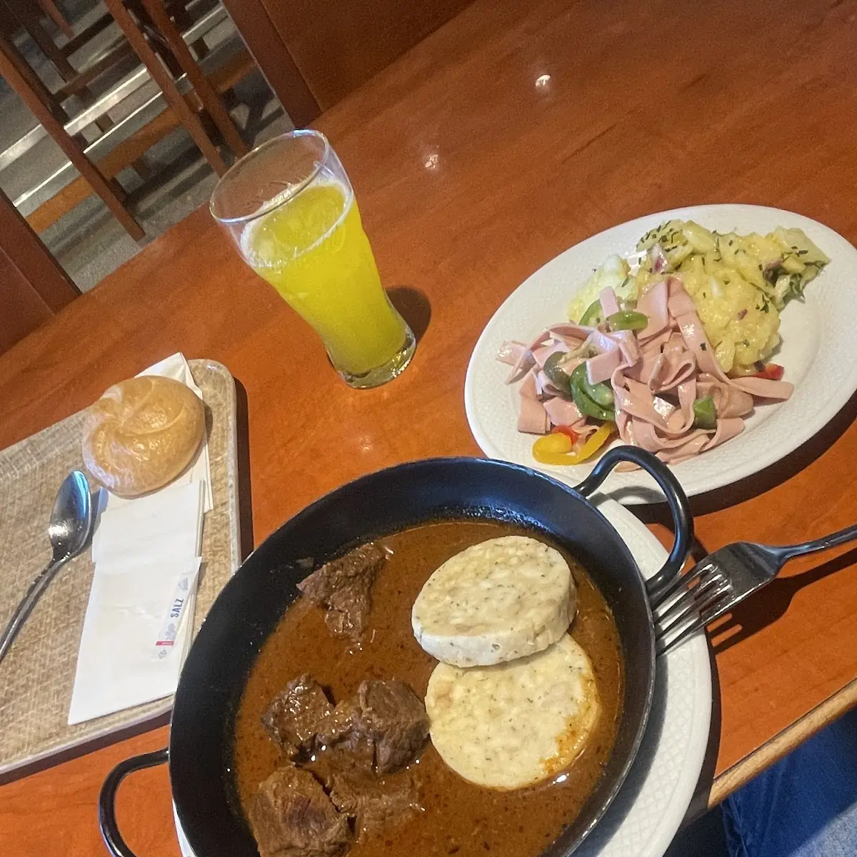 Rindergulasch Mit Serviettenknödel