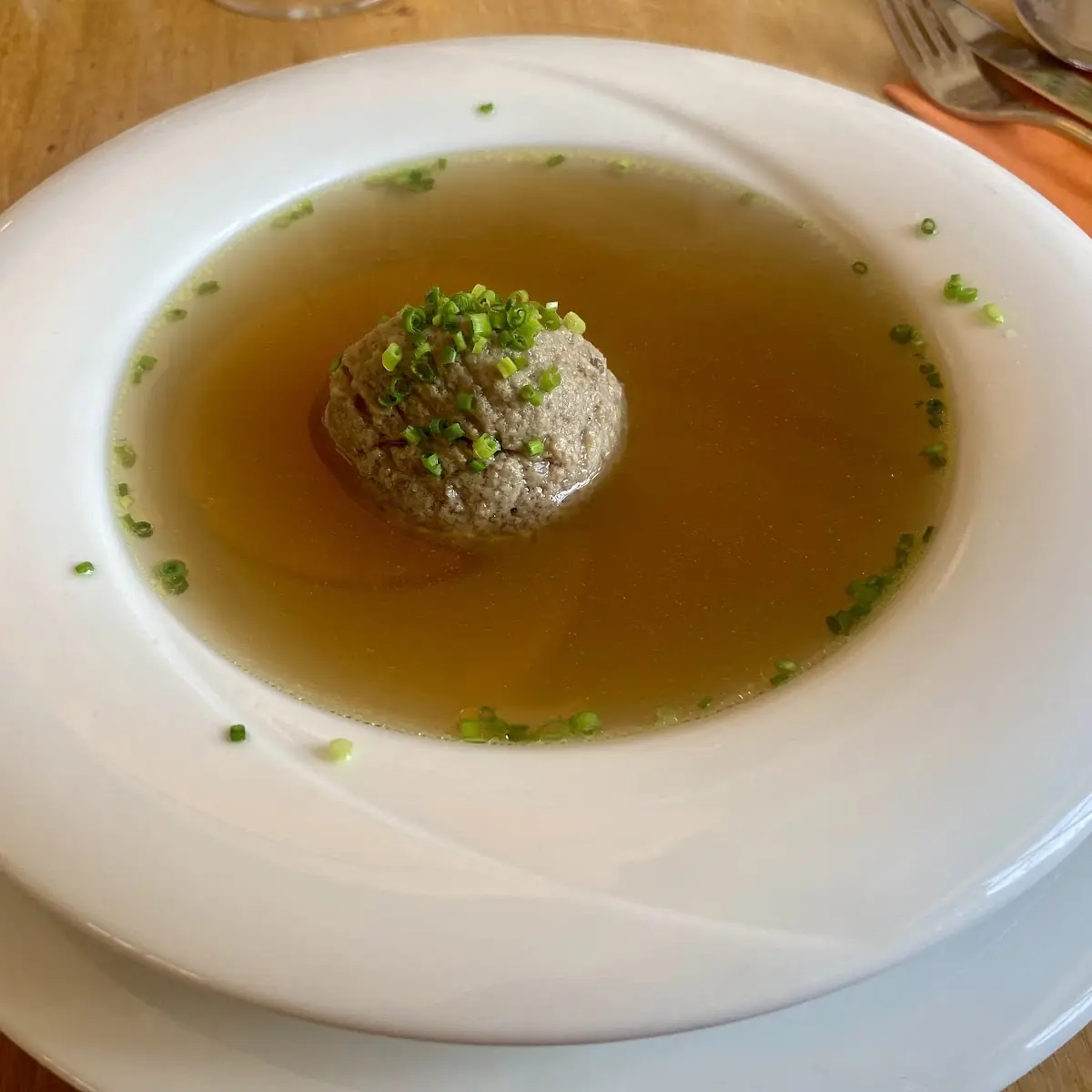 Leberknödelsuppe