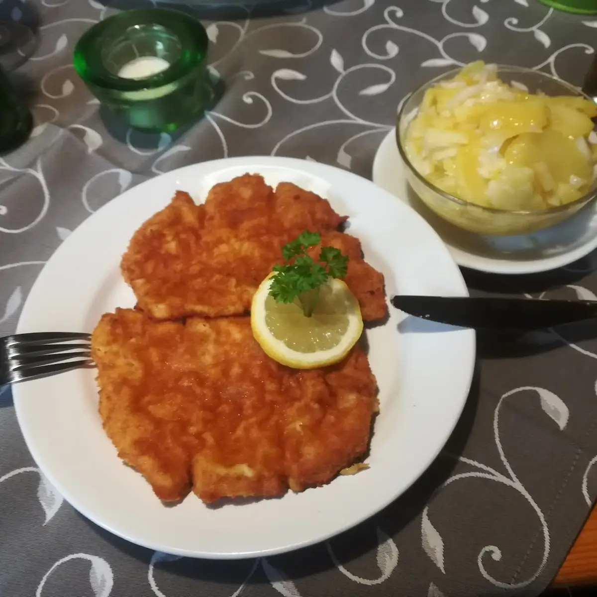 Sur Schnitzel Mít Salad