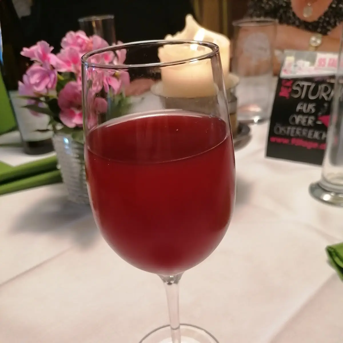 Roter Gespritzter Sturm
