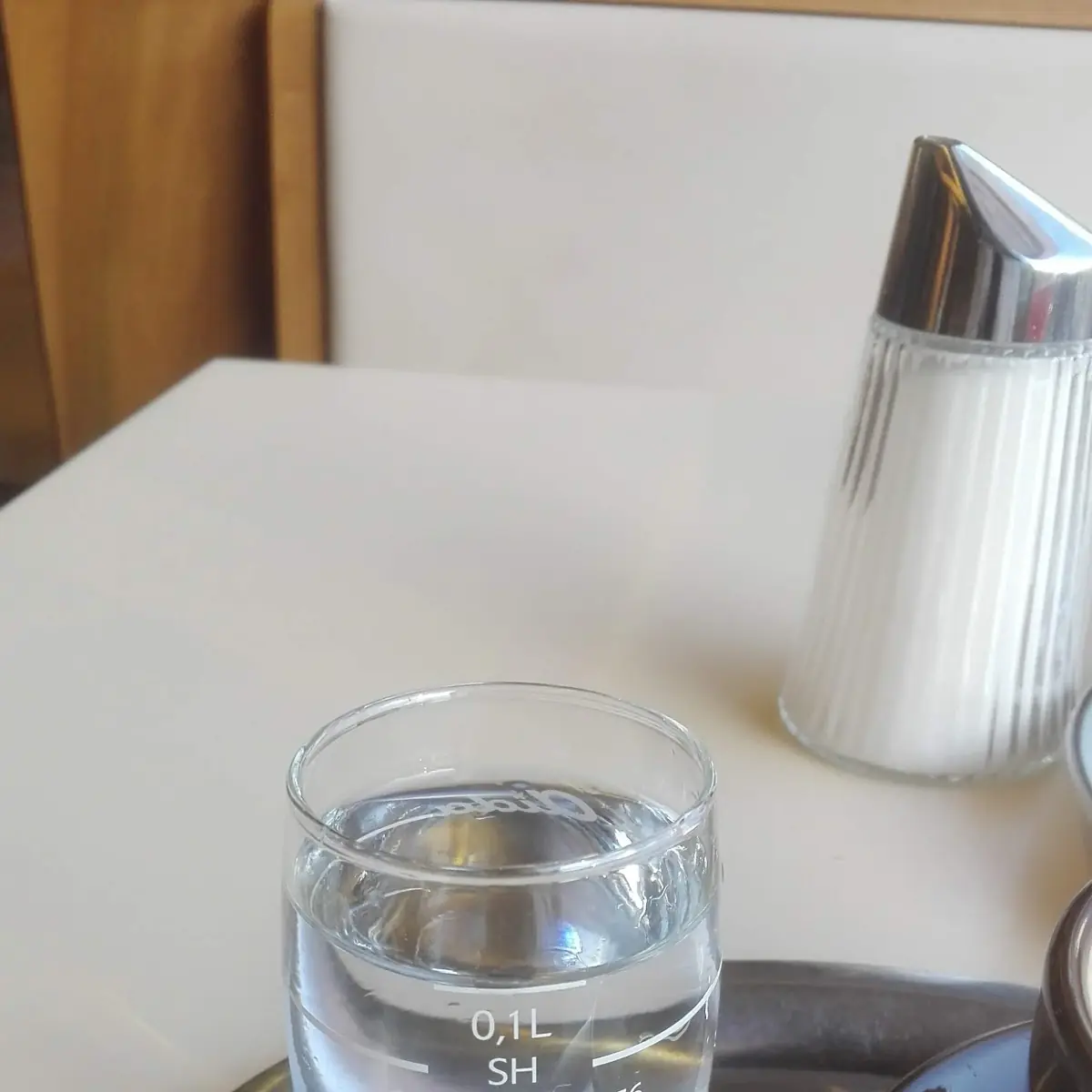Agua Servida Con Capuchino