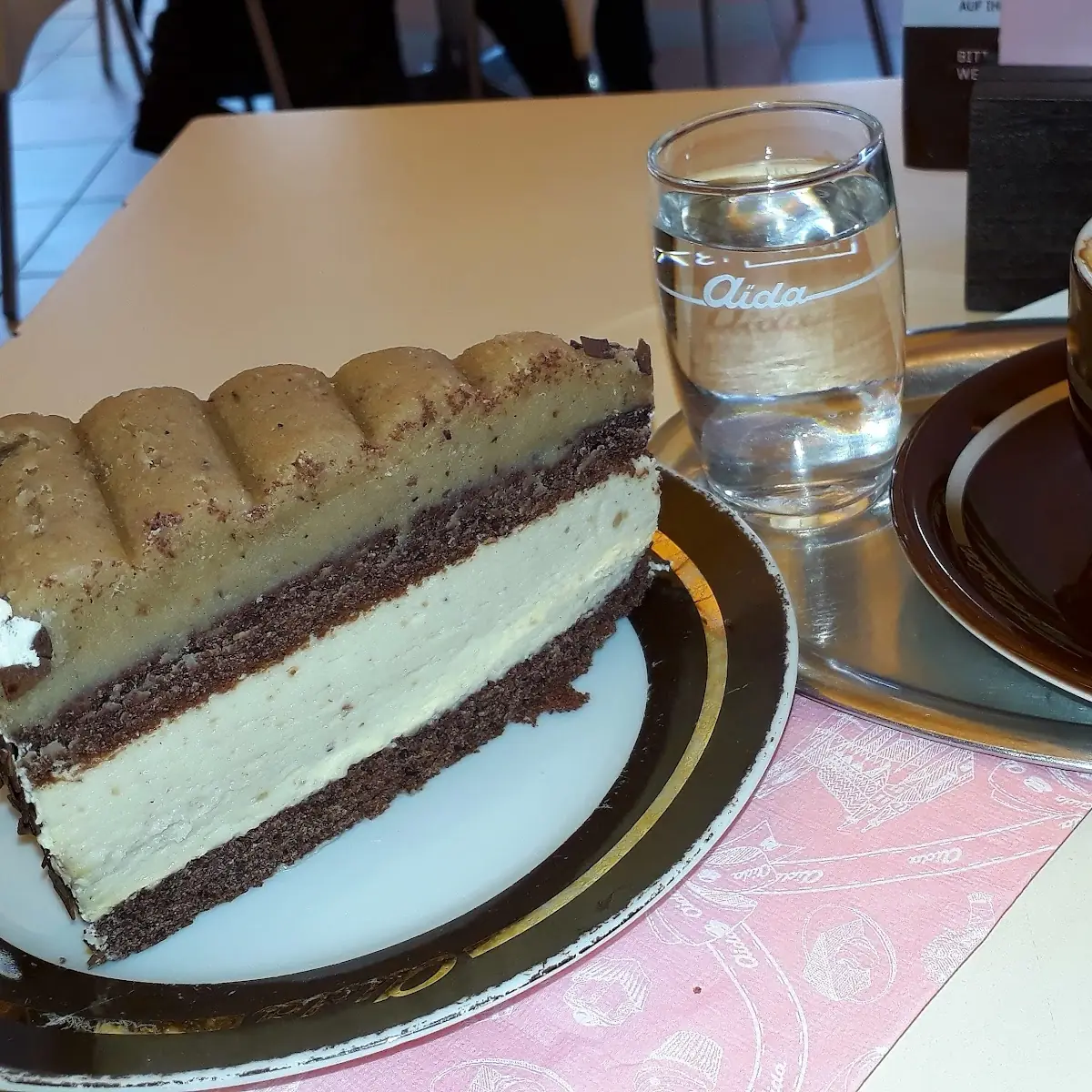 Maronitorte Mit Melange