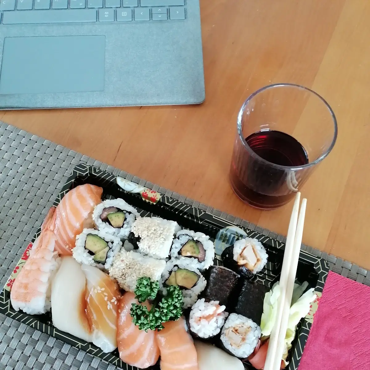 Sushi Maki Groß