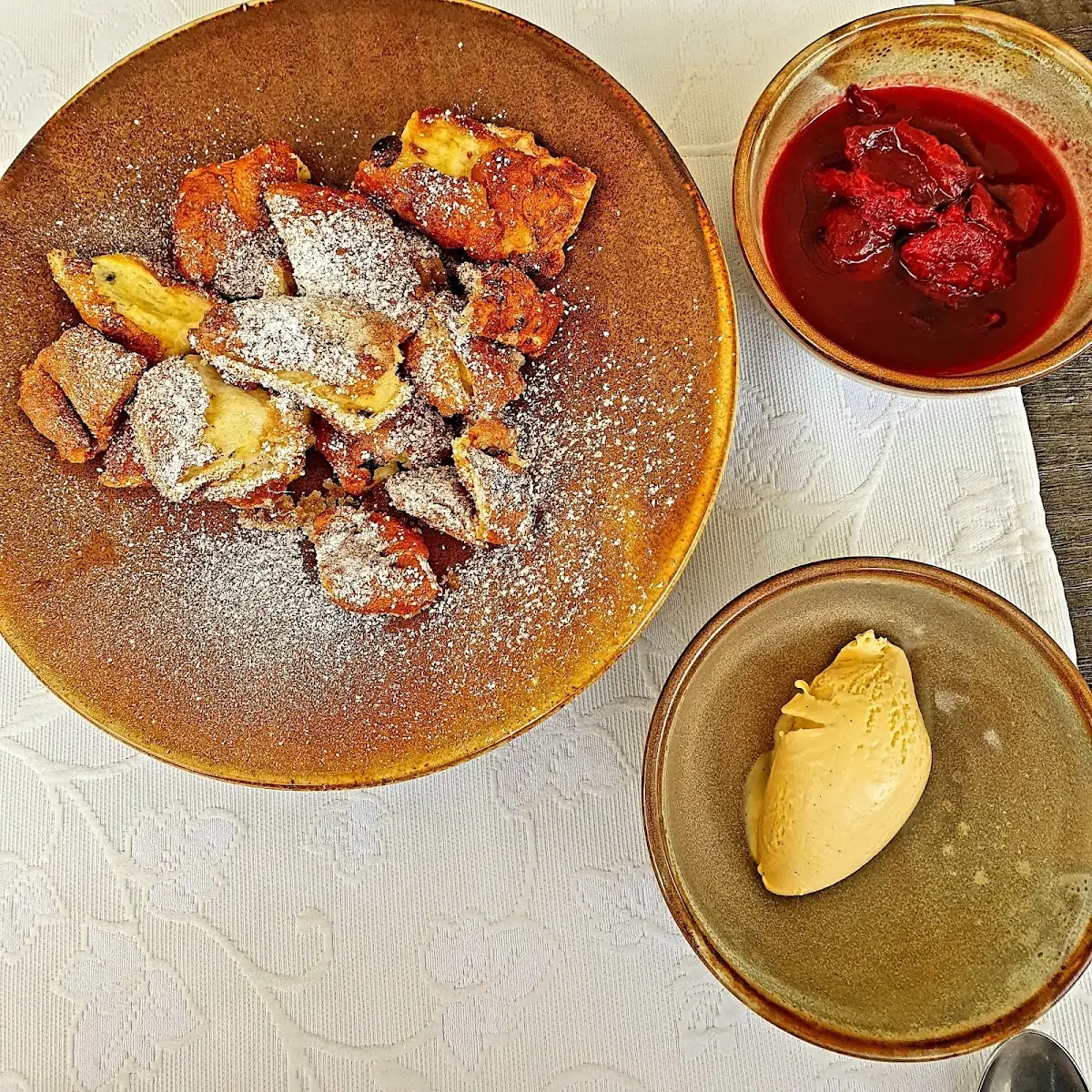 Kaiserschmarrn Mit Zwetschgen Und Eis