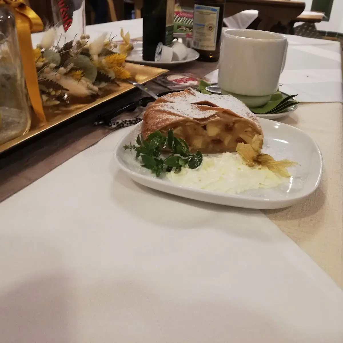 Apfelstrudel Mit Vanillesauce