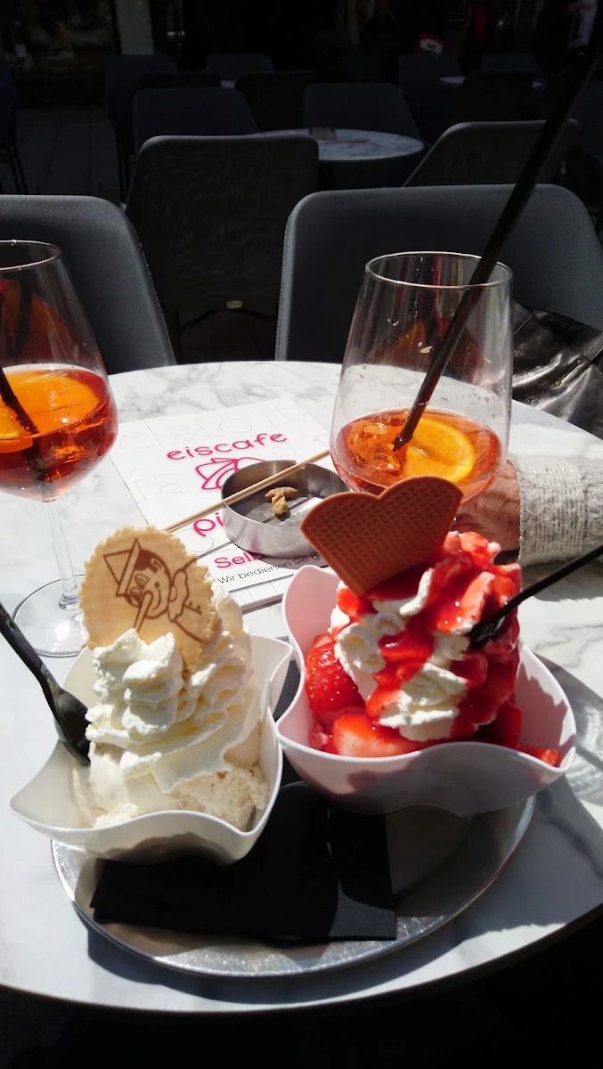 Erdbeer Becher Und Aperol