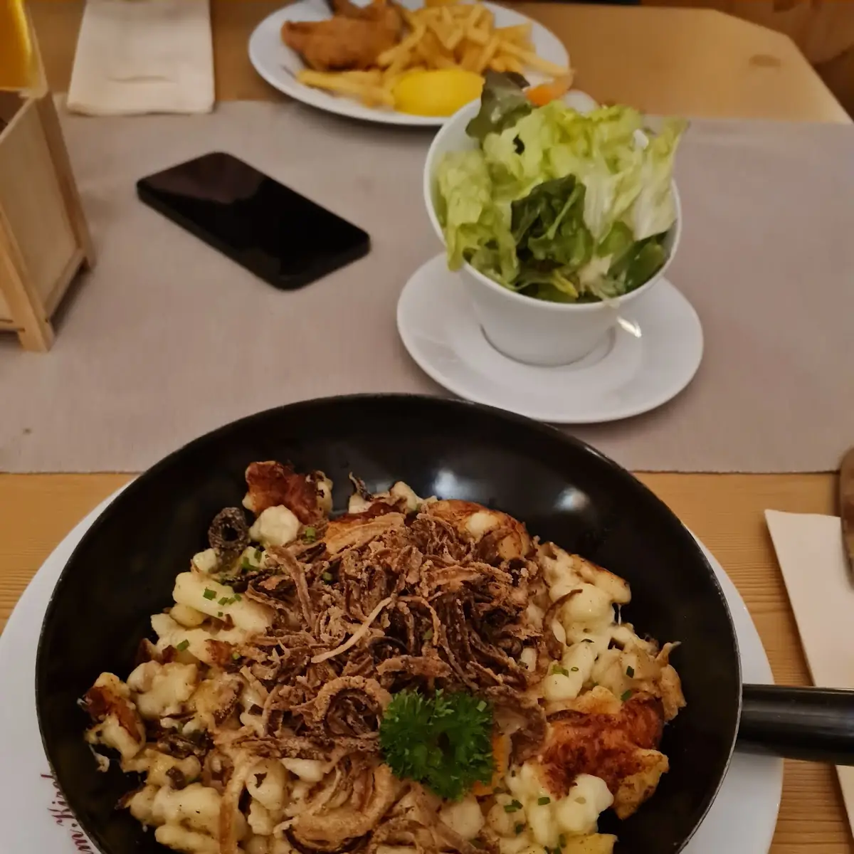 Käsespätzle Mit Salat