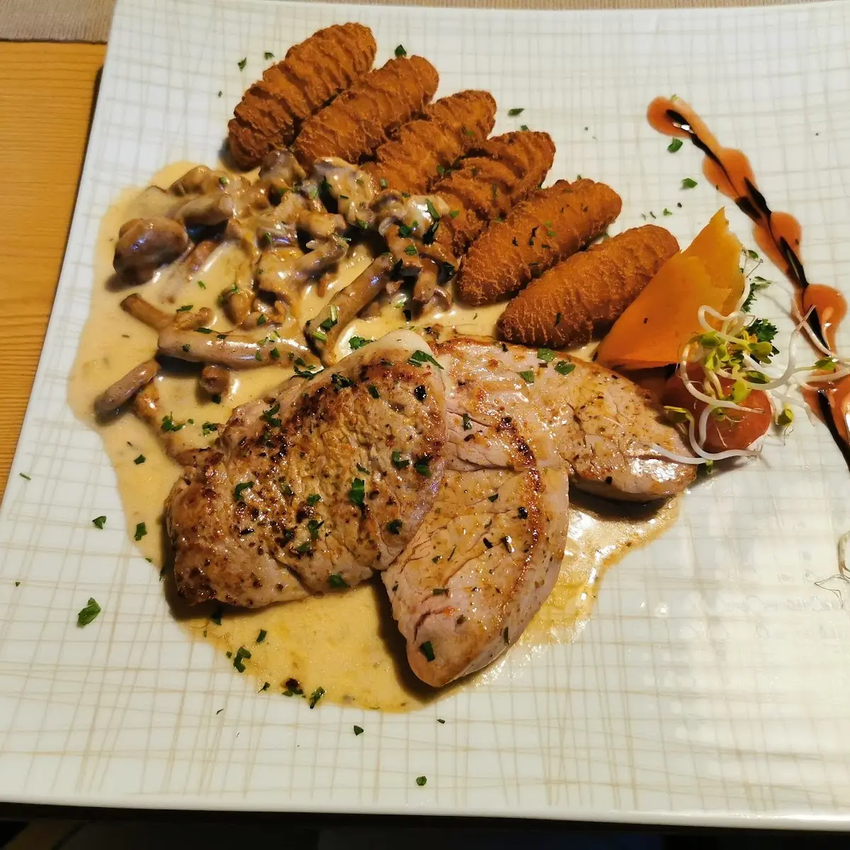 Schweinefilet Mit Pfifferlingrahmsoße
