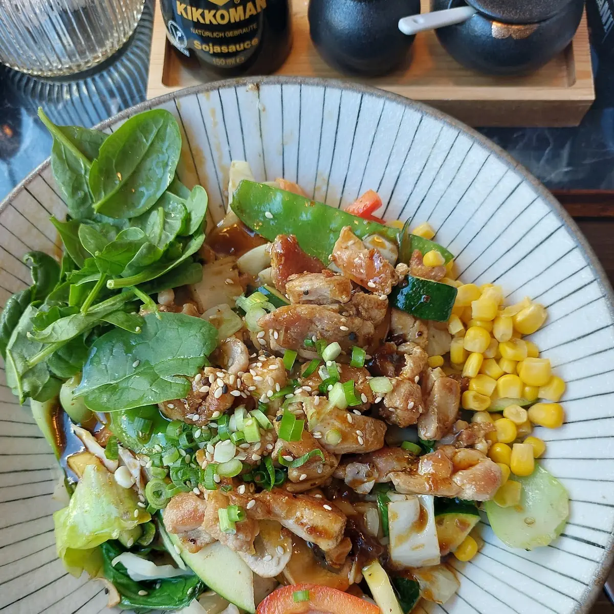 Chickenbowl Mit Knoblauchsauce
