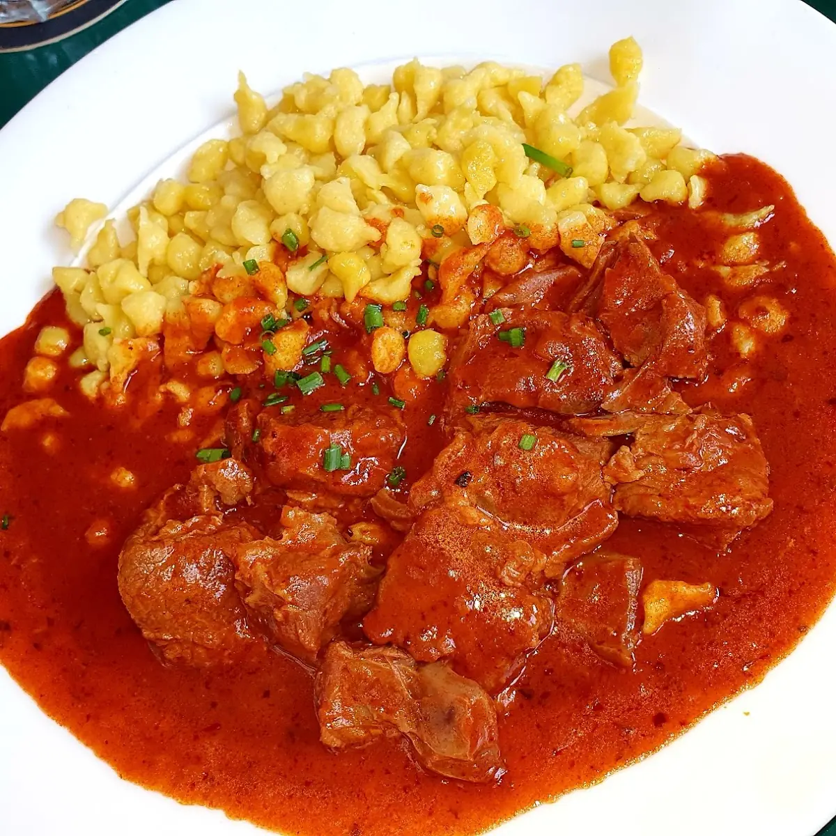 Rindsgulasch Mit Spätzle