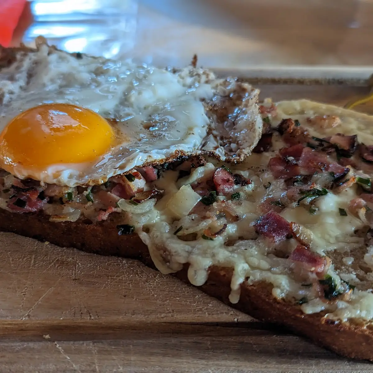 Überbackenes Schwarzbrot
