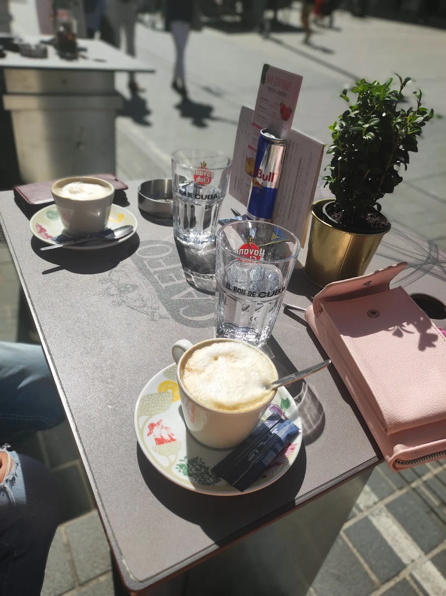 Ein Platz An Der Sonne Und Guter Cappuccino Tun Der Seele Gut
