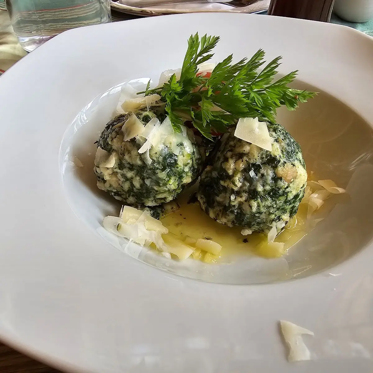 Spinatknödel Mit Mozzarella Gefüllt